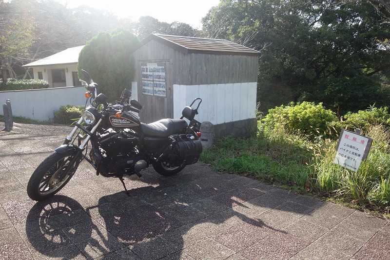 塚山公園のバイク駐車場の風景写真