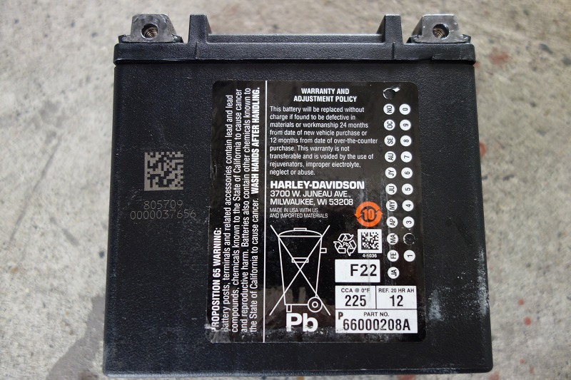 ハーレー883Rの純正バッテリーの写真