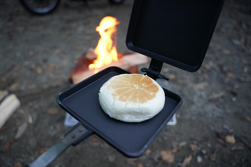 ホットサンドメーカーで肉まんプレス