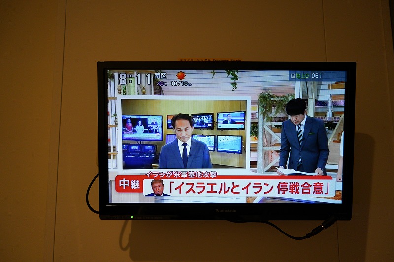 船室でゴロゴロとテレビ見る