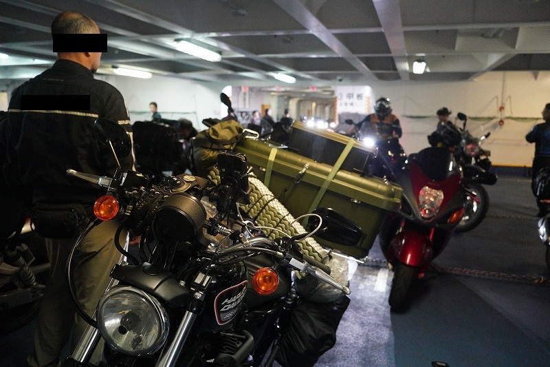 バイク組下船風景