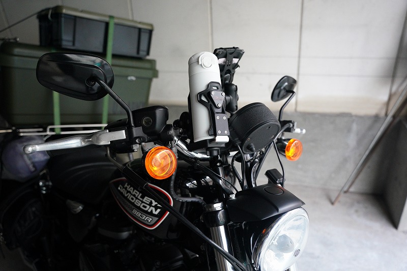 水筒をバイクに装備