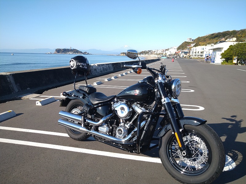 いつもの七里ヶ浜駐車場でコーヒーで一服